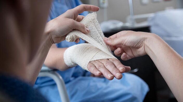 Surg Lng Bandaging Hand 2